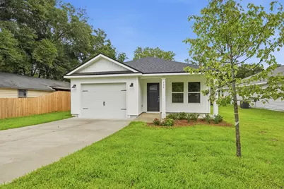 740 E Chestnut Avenue, Crestview, FL 32539 - Photo 1