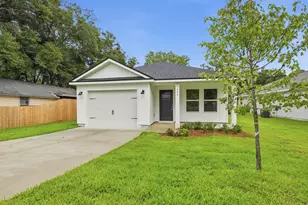 740 E Chestnut Ave, Crestview, FL 32539 - Photo 1