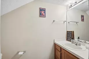 2413 Suwanee Ln, Fort Walton Beach, FL 32547 - Photo 11