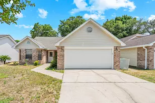 145 Wright Cir, Niceville, FL 32578 - Photo 1