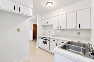 325 Avon Ln, Mary Esther, FL 32569 - Photo 9