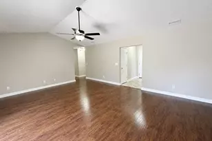 289 Honeysuckle Way, Niceville, FL 32578 - Photo 5