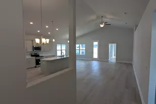 148 Bonne Vue Cir, Freeport, FL 32439 - Photo 3