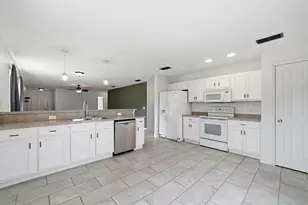 1327 Jeffrine Dr, Crestview, FL 32536 - Photo 7