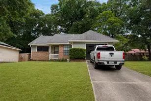 114 Fairoaks Dr, Crestview, FL 32539 - Photo 1