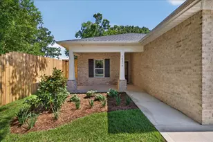 1607A 26th St, Niceville, FL 32578 - Photo 5
