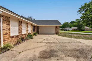 2205 Calle De Marbella, Navarre, FL 32566 - Photo 3