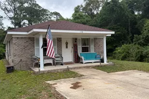138 Adams St, Niceville, FL 32578 - Photo 1