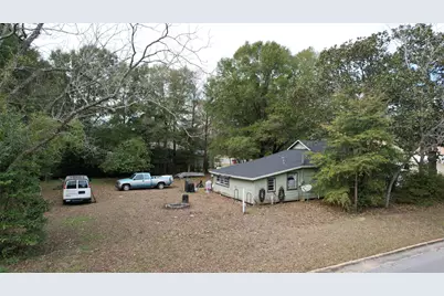 625 E Chestnut Avenue, Crestview, FL 32539 - Photo 17