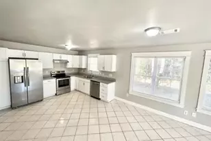 140 Hickory Loop Dr, Freeport, FL 32439 - Photo 7
