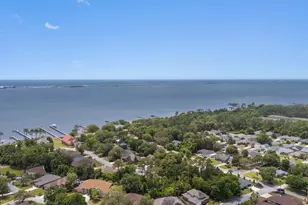 1739 Sound Creek Ct, Navarre, FL 32566 - Photo 69