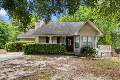 207 W Pinoak Court, Crestview, FL 32539 - Photo 1