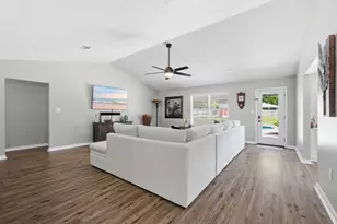 2672 Paddock Cir, Crestview, FL 32536 - Photo 11