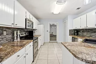 510 Hillview Cir, Crestview, FL 32536 - Photo 9