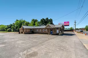 739 N Ferdon Blvd, Crestview, FL 32536 - Photo 1