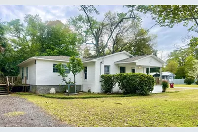 328 Dixie Street, Crestview, FL 32536 - Photo 1