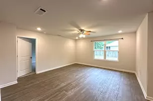 3481 Sparco Dr, Crestview, FL 32539 - Photo 9