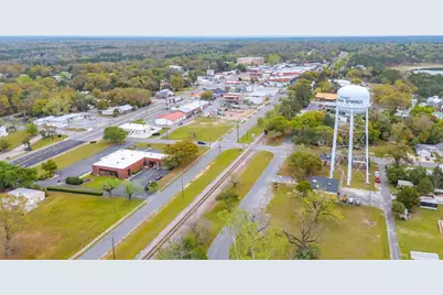 28 E Live Oak Avenue, Defuniak Springs, FL 32435 - Photo 59