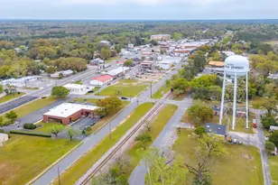 28 E Live Oak Ave, Defuniak Springs, FL 32435 - Photo 59
