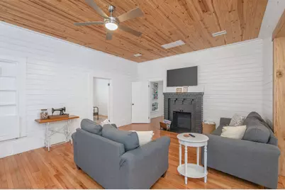28 E Live Oak Avenue, Defuniak Springs, FL 32435 - Photo 17