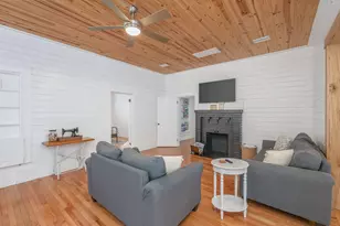 28 E Live Oak Ave, Defuniak Springs, FL 32435 - Photo 17