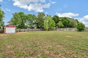 2387 Barberee Dr, Crestview, FL 32536 - Photo 15