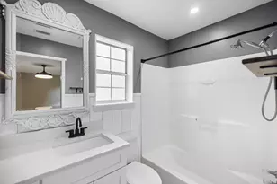 213 Cadillac Ave, Niceville, FL 32578 - Photo 23