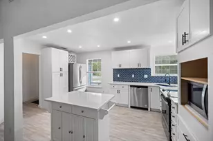 213 Cadillac Ave, Niceville, FL 32578 - Photo 7