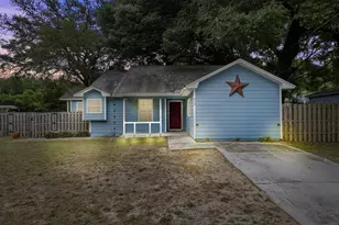 213 Cadillac Ave, Niceville, FL 32578 - Photo 1