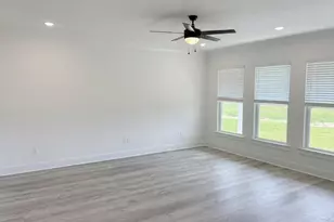 5908 Luckenbach Ln, Crestview, FL 32539 - Photo 9