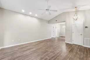 1501 N Partin Dr, Niceville, FL 32578 - Photo 5