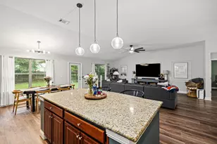 3013 Crown Creek Cir, Crestview, FL 32539 - Photo 9