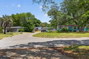 1037 Everglade Dr, Niceville, FL 32578 - Photo 9