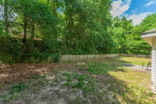 328 Lakeview Dr, Crestview, FL 32536 - Photo 3