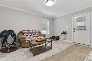210 Shell Dr, Crestview, FL 32536 - Photo 9