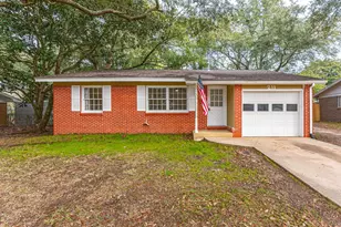 211 20th St, Niceville, FL 32578 - Photo 1