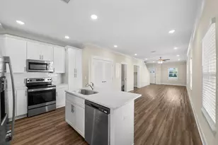 338 Date Palm Ln, Freeport, FL 32439 - Photo 9