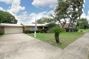 319 NW Briarwood Circle, Fort Walton Beach, FL 32548 - Photo 3