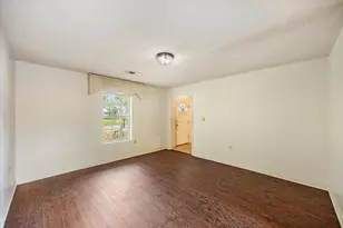 6 NE Stamford Ave, Fort Walton Beach, FL 32547 - Photo 9