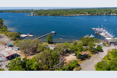 834 Bayshore Drive, Niceville, FL 32578 - Photo 39