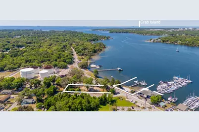 834 Bayshore Drive, Niceville, FL 32578 - Photo 1