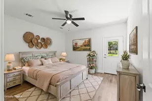 912 Barrow St, Fort Walton Beach, FL 32547 - Photo 1