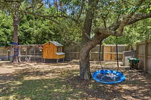 1988 Sparrow Ln, Navarre, FL 32566 - Photo 11