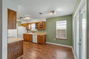 305 W Danielle Ct, Mary Esther, FL 32569 - Photo 11