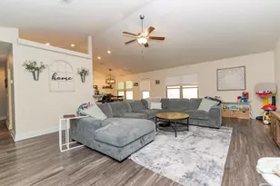 428 Triton St, Crestview, FL 32536 - Photo 3