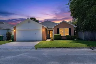 921 Lauderhill Ln, Fort Walton Beach, FL 32547 - Photo 1