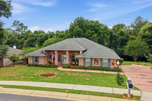 2612 Paddock Cir, Crestview, FL 32536 - Photo 5