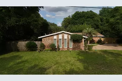 610 NE Country Club Avenue, Fort Walton Beach, FL 32547 - Photo 3
