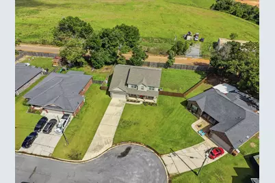 8566 Holley Hills Circle, Navarre, FL 32566 - Photo 3