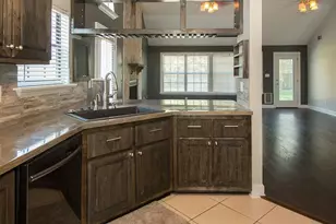 1066 Windmill Dr, Fort Walton Beach, FL 32547 - Photo 9